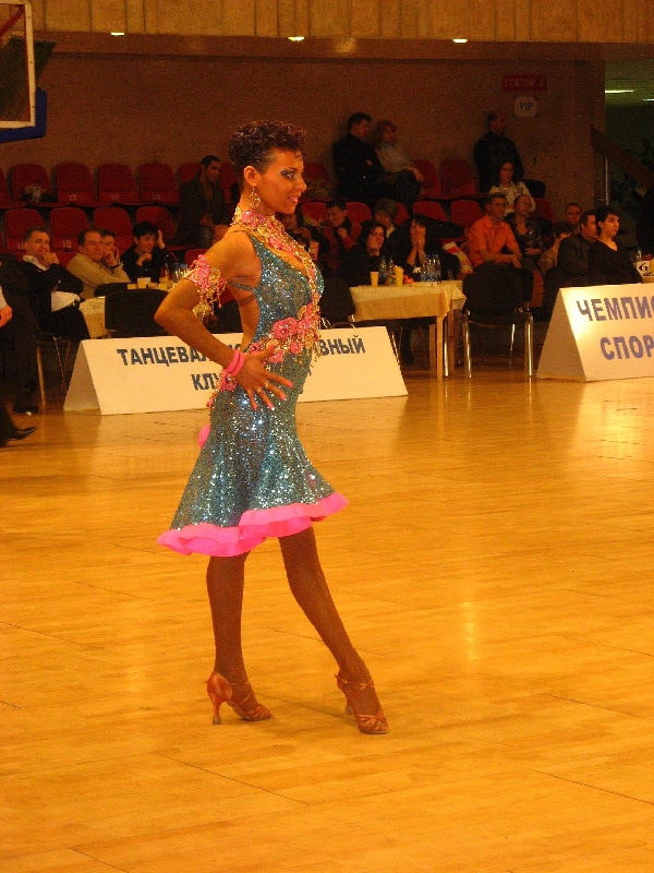 Танцевальный костюм: женское платье для бальных танцев латина (Голубое с розовым) р.40-42