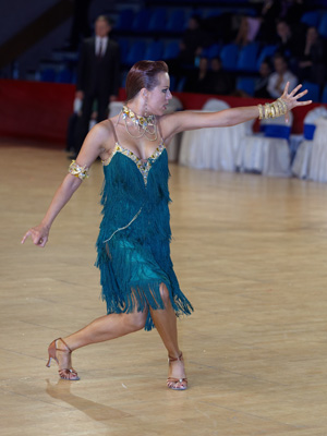 Танцевальный костюм: женское платье для бальных танцев латина бахрома (Изумрудное) (р.42-44)